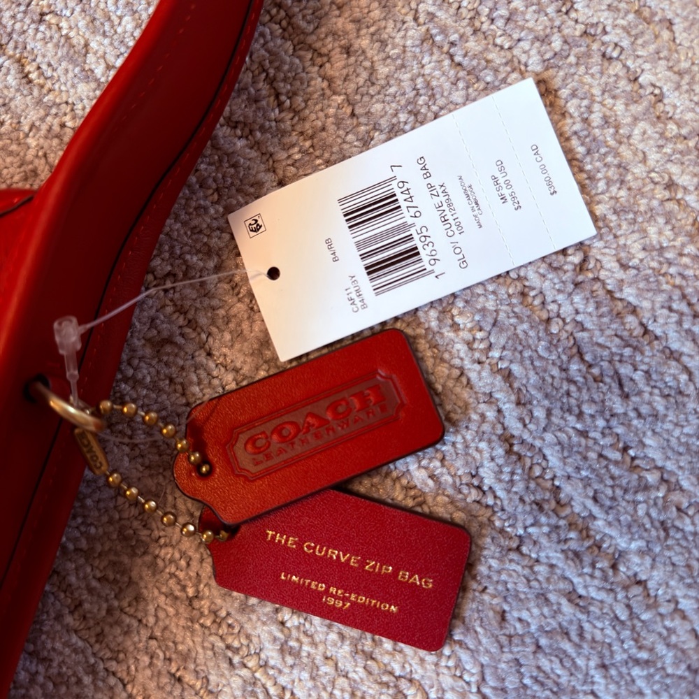 Coach BNWT Red Curve Zip Re-edition Bag - Picture 2 of 6